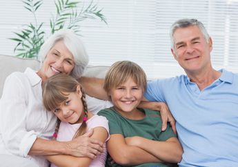 #FamilyQuality: Tak Perlu Repot, Berkunjung ke Rumah Kakek dan Nenek Bisa Menanamkan Nilai Kehidupan pada Si Kecil, Lo!