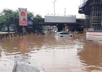 Mobil Mogok Saat Terjang Banjir, 8 Cara Ini Bisa Cegah Ladies Auto Bangkrut