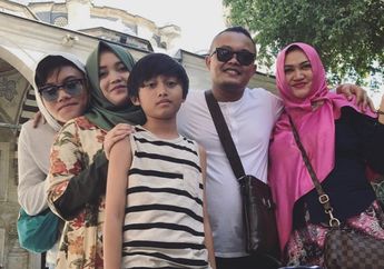 Temukan Diary Mendiang Lina Jubaedah, Rizky Febian Beberkan Isi Catatan Harian sang Ibu yang Membuatnya Menyesal: Kenapa Baru Tahu Isi Hatinya Setelah Tidak Ada...