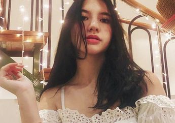 Ide Padu Padan 4 Outfit Putih Ala Cassandra Lee. Simpel Tapi Kece!