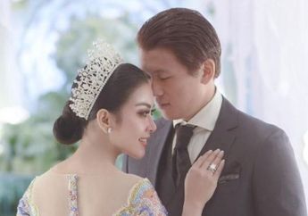 Walupun Kerap Diterpa Isu Rumah Tangganya tak akan Bertahan Lama, Syahrini Berikan Janji Spesial kepada Reino Barack saat Merayakan Ulang Tahun Pernikahan Mereka yang Pertama