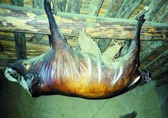 Tak Layak di Indonesia, Siapa Sangka Makan Daging Babi yang Digantung Selama 30 Tahun, Ternyata Bisa Capai Harga RP. 2 Miliar di China!