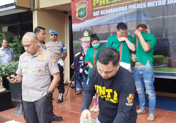 Tak Pakai Masker, Kekasih Vitalia Sesha dan Kurir Tutupi Wajah dengan Baju yang Dikenakannya saat Dihadirkan di Perilisan Kasus Narkoba