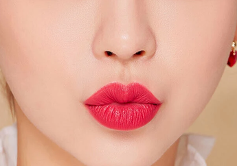 Anti Berantakan! Ini 5 Trik Tepat Pakai Lip Cream Matte. Wajib Coba!