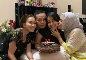 Ayahnya Ngamuk Banting Perabot Karena Lihat Kelakuan Ayu Ting Ting Terhadap sang Adik, Umi Kalsum Bela Anaknya dan Singgung soal Rumah Tangga sang Pedangdut: Sakit Hatinya!