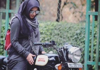 Tips Hijab Voal Tetap Lembut dan Anti Kusam, Pas Banget Buat Hijaber yang Ngantor Naik Motor