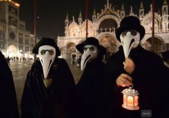 Pakai Topeng Paruh Burung, Warga Italia Gelar Upacara Tolak Bala Virus Corona