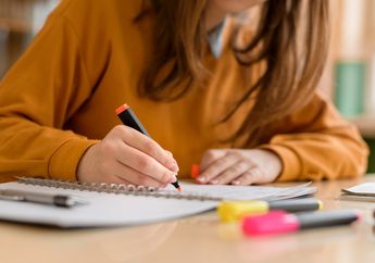 QUIZ: Cari Tahu Apakah Kamu Lebih Cocok Jurusan IPA, IPS, atau Bahasa!