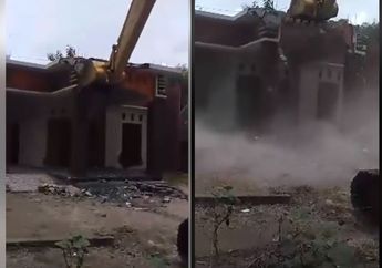 Ditinggal Merantau ke Korea, Istri di Ponorogo Main Serong dengan Pria Lain! Suami Ngamuk Lalu Hebohkan Warga saat Hancurkan Rumah dengan Ekskavator