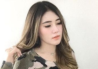 Bikin Netizen Pangling, Penampilan Via Vallen saat Foto Bareng Bos TV Swasta Jadi Sorotan, Warganet: Astaghfirullah, Sampe Nggak Ngenali