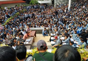 Diancam Cuti dan Pindah Kampus, Mahasiswa Gunadarma Serbu dan Tuntut Rektorat : ‘Sistemku Tak Sebagus Gedungku’