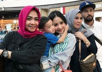 Pamer Foto Gelendotan Manja, Ibunda Raffi Ahmad Malah Tuliskan Kata-kata Duka Cita: Nggak Ada Lagi Ketawa Bareng...
