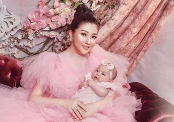 Masih Bayi, Anak Kedua Sarwendah Tampil Nyentrik Pakai Busana Branded Harga Jutaan Rupiah
