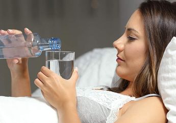 Berbahaya! Hindari Minum Air Putih Terlalu Banyak Saat Sahur!