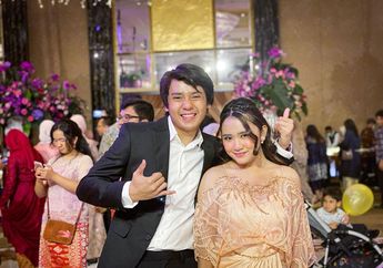 4 Gaya Modis Adik Arbani Yasiz, Assa Zahra, Saat Kenakan Dress. Stunning!