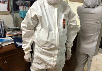 Ogah Menyerah Dengan Usia, Dokter Senior Berumur 80 Tahun Ini Bekerja Sampai Dini Hari Untuk Ikut Tangani Pasien Corona di Indonesia