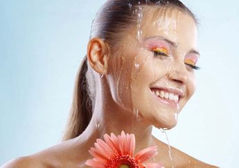 Yuk Bikin Makeup Waterproof. Ini 5 Trik yang Bisa Kita Coba!