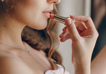 3 Lipstik 2in1 Paling Praktis dengan Sentuhan Warna Kece. Harus Punya!