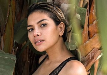 Angkat Daster Pamer Otot Perut, Nikita Mirzani Sekaligus Tunjukkan Celana Dalam Super Seksi yang Bikin Netizen Pusing!