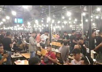 Bukannya Social Distancing Tapi Malah Nongkrong, Pengunjung Kafe di Surabaya Dipulangkan Paksa Polisi: Saya Beri Waktu 10 Menit, Semua Segera Bubarkan Diri!