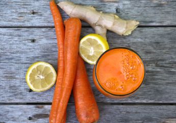Bantu Jaga Sistem Imun Tubuh, Yuk Buat DIY Jus Detoks Wortel & Kunyit!
