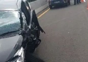 Sembarangan Pindah Jalur, Ayla Sampai Ringsek Jadi Korbannya