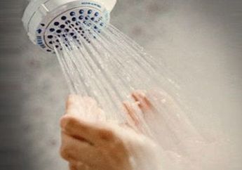 Mandi dengan Air Panas Disebut Bisa Matikan Virus Corona! Ini Fakta Sebenarnya!