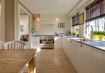 Masihkan Takut Kusam Jika Mendekorasi Dapur Nuansa Putih? Berarti Belum Tahu 3 Tips Ini