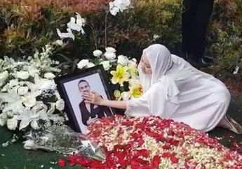 'Kok Kamu Tidur Nyenyak Banget' Innalillahi Ribuan Pelayat Penuhi Rumah Duka, Aktor Lawan Main Ririn Dwi Ariyanti Meninggal Mendadak, Detik-Detik Jelang Ajal Menjemput Buat Istri Trauma