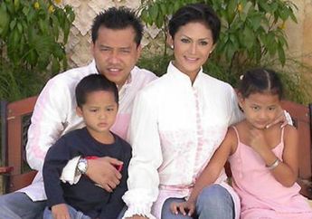 Sampai Tendang Kaki Pembawa Acara, KD Keceplosan Isyaratkan Menyesal Menikah Muda dengan Anang hingga Larang Aurel Lakukan Hal Serupa Karena Alasan Tak Disangka Ini