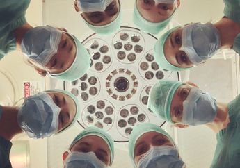 Coba-coba Bikin Alat untuk Cegah Corona, Ilmuwan Ini Justru Harus Dibawa Ke Rumah Sakit dan Malah Ditertawakan Para Dokter