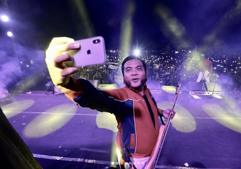 Erix Soekamti Pamer Foto Bareng 2 Istrinya, Netizen Malah Nyanyi Lagu Madu Tiga di Kolom Komentar, Nyindir?