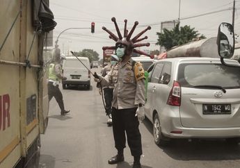 Unik, Wakapolres Mojokerto Sampai Pakai Helm Corona untuk Ingatkan Warga akan Bahaya Virus Covid-19: Bantu Polri sebagai Garda Terdepan!