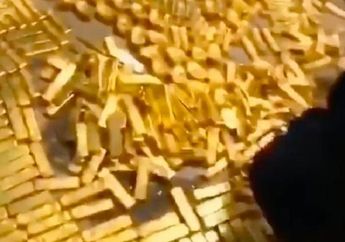 Gerebek Rumah Koruptor, Polisi Temukan Uang Bergepok-gepok Hanya Diletakkan Lantai Serta Tumpukan Emas di Ruangan Ini!