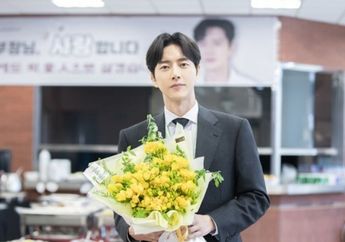 Rayakan 14 Tahun Debut, Park Hae Jin Dibajiri Hadiah Manis dari Para Fans hingga Kru Drama!