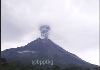 Lagi, Gunung Merapi Kembali Keluarkan Erupsi dengan Tinggi Kolom Mencapai 3000 Meter