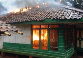 Kesal karena Orang Tuanya Tak Mampu Belikan Sepeda Motor, Pemuda di Cianjur Bakar Rumahnya Sendiri yang Terbuat dari Bilik Bambu hingga Ludes Dilahap Si Jago Merah!