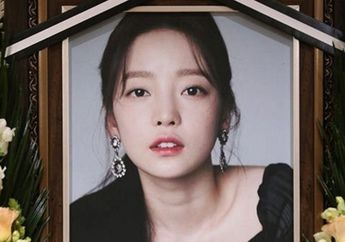 20 Tahun Kabur, Ibu Goo Hara Datang Hanya Saat Pemakaman Putrinya Demi Minta Warisan dan Foto Bareng Para Artis di Pemakaman