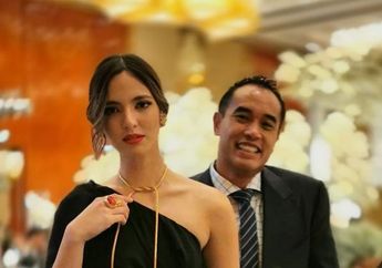 Pamer Kemampuan Masak Bareng Anak, Nia Ramadhani Cuek Pakai Baju Super Seksi di Dapur Mewahnya Jadi Cibiran Netizen