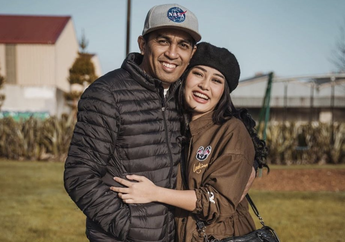Sehari Setelah Pemakaman Suami Tercinta, Mutia Ayu Ungkap Kerinduannya dengan Posting Video Glenn Fredly Saat Lakukan Hal Romantis Padanya ketika Konser