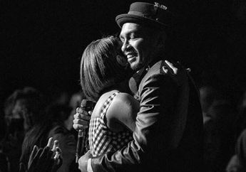 Unggah Video Nangis Berlinang Air Mata di Pelukan Glenn Fredly, Ruth Sahanaya Kenang Sang Sahabat: Kamu Sudah Tenang Beristirahat di Surga