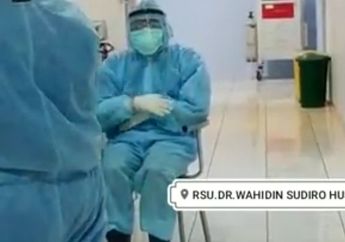 Ikuti Protokol Kesehatan yang Ada dan Tak Mungkin ke Mushala, Begini Kisah di Balik Video Tenaga Medis yang Shalat Mengenakan ADP Lengkap: 'Itu Adalah Berjuang'