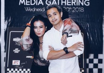 Pernikahannya Sempat Digoyang Isu Tak Sedap, Ajun Perwira dan Janda Kayanya Rayakan Ultah Perkawinan Pertama dengan Makan Malam Romantis di Samping Kolam Renang
