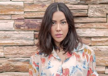 4 Inspirasi Off Shoulder Top Pacar Darma Mangkuluhur, Penerus Keluarga Soeharto!
