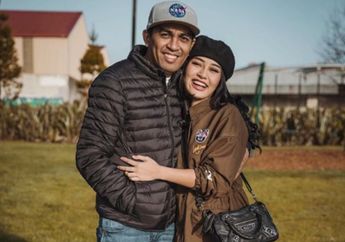 Sempat Ditutupi, Akhirnya Terungkap Foto Pernikahan Glenn Fredly dan Mutia Ayu yang Tidak Terekspos, Kompak Pakai Pakaian Pengantin Warna Krem dan Tersenyum Sumringah
