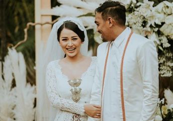 Tak Kuasa Menahan Rindu pada Glenn Fredly, Mutia Ayu Tulis Penggalan Lagu Terakhir Sang Suami : Aku Kangen Kamu Meski Jauh