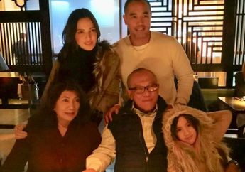 Jadi Istri Konglomerat, Ekspresi Nia Ramadhani Saat Lihat Mertua Makan Durian Pakai Sendok Garpu Jadi Sorotan
