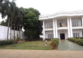 Jadi Rumah Jutaan Umat dan Kerap Nampang di Sinetron Religi, Harga Sewa Rumah Gedongan Ini Mencapai Rp 150 Juta Per Bulan!