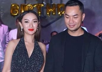 Nekat Menikah di Tengah Pandemi Corona, Yuk Intip Potret Anggun Zaskia Gotik dalam Balutan Kebaya Putih Khas Sunda