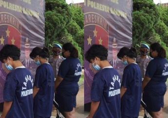 Ogah Bayar Ongkos, 4 Gadis Lesbian Ini Tega Pukul Sopir Taksi Online dengan Kunci Inggris Hingga Tewas, Coba Hilangkan Jejak, Jasad Korban Dibuang Begitu Saja di Jurang